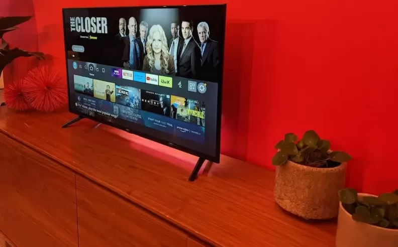 شاشة Omni QLED بسطوع وتقنيات متقدمة