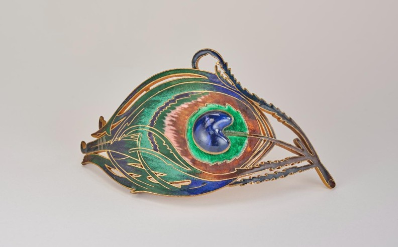 A Poetic Dialogue Between Jewelry and Islamic Arts