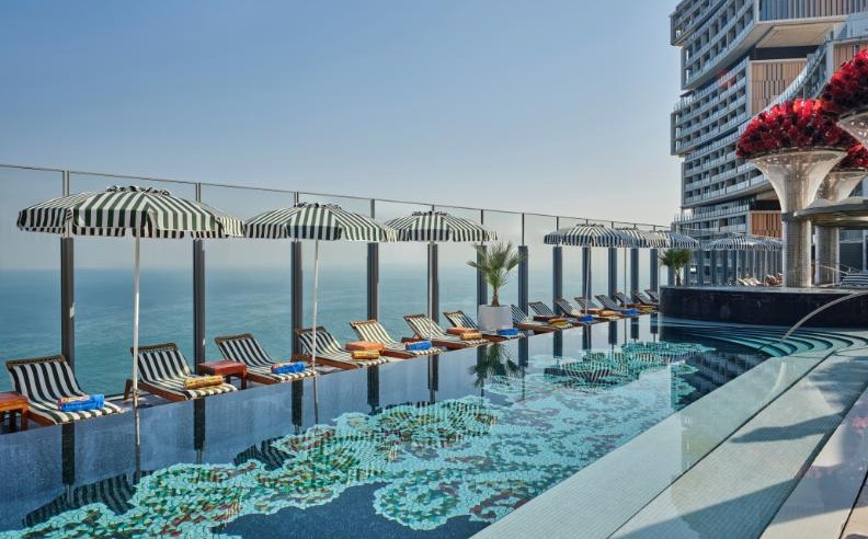 كلاود 22 يتألق بلمسات دولتشي آند غابانا في أتلانتس ذا رويال