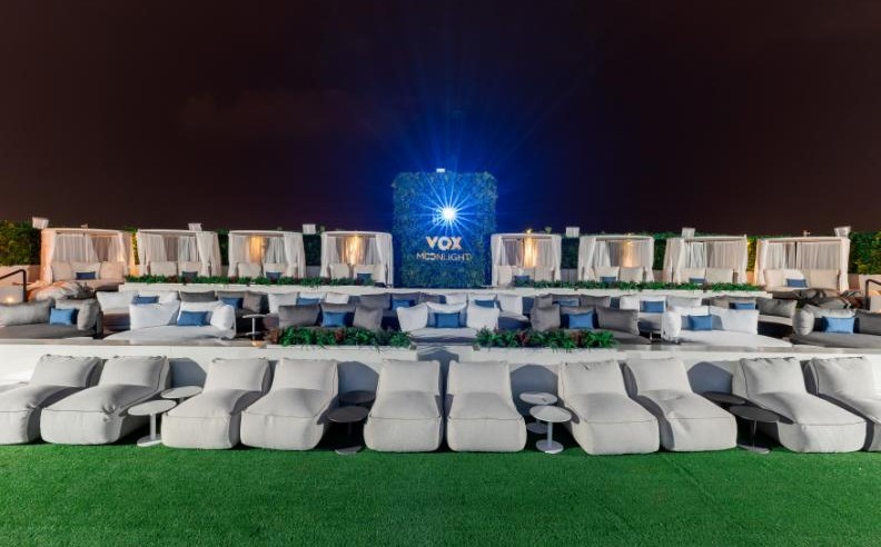 ڤوكس مونلايت تعيد تعريف تجربة السينما الفاخرة في الهواء الطلق
