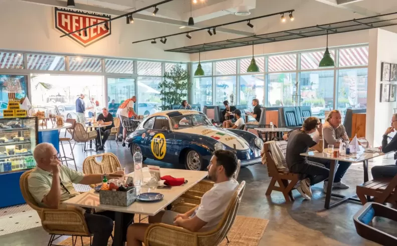 The CARS Cafe.. محطة البنزين الاجتماعية لعشاق المحركات