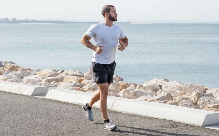 دليلك لتعزيز اللياقة: المشي السريع وفوائده