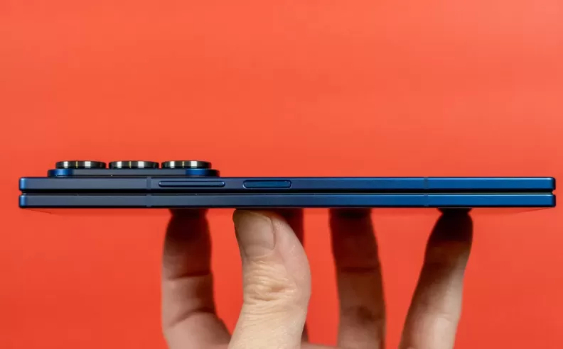 Immersive Dual Display Experience