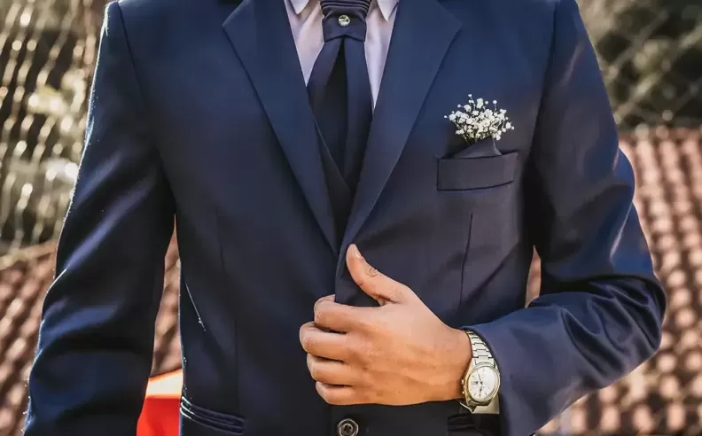 حين تتحدث التفاصيل: كيف تحول إكسسوارات البدل أناقة الرجل إلى فن