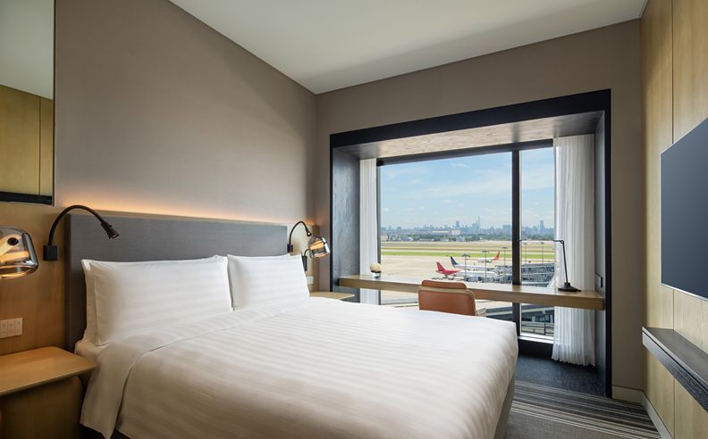 تجربة ضيافة فاخرة وتقنيات ذكية في شانغريلا وترايدرز