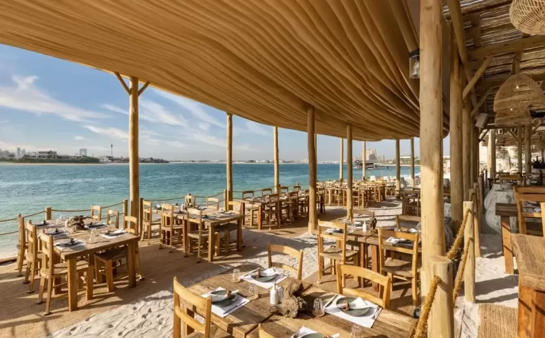 احتفالات موسم الأعياد على البحر