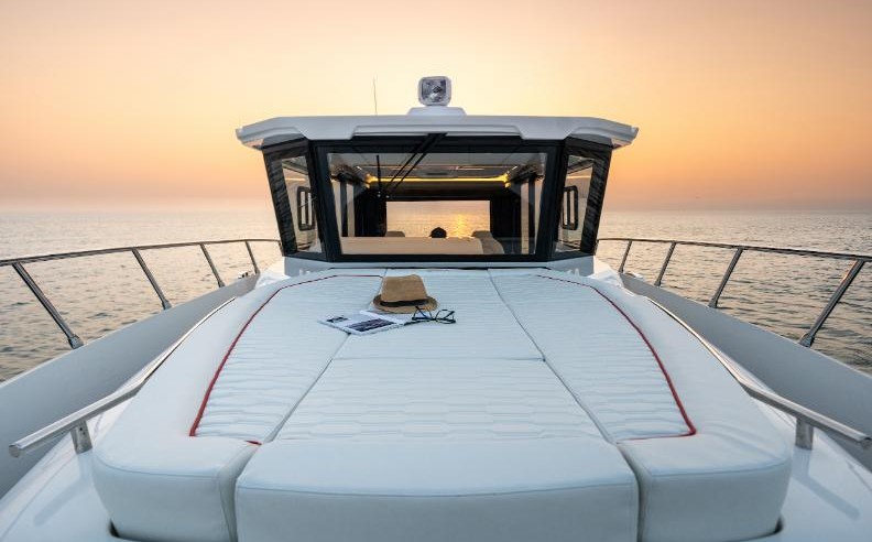 Oryx 37LX Cross Cabin Cruiser Interior & Features