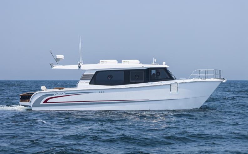 سيلفركات تعرض قوارب الكاتاماران في أبوظبي