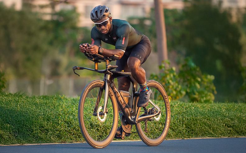 سُليمان يُكمل 100 ترايثلون متتالية في تحدي دبي للياقة 2025