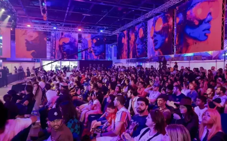 مساحة تجمع الأعمال والجمهور