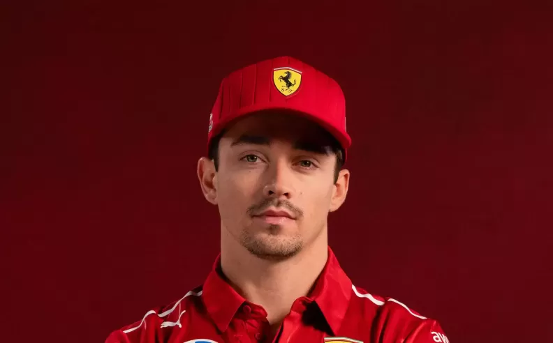 كاب Leclerc Replica 2025