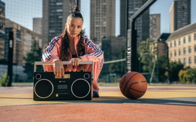 GB-001 Connectivity and Entertainment Features