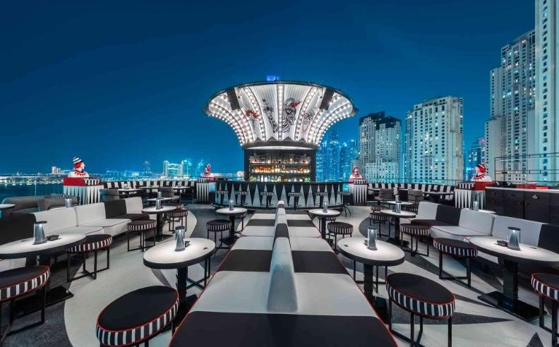 ليلة رأس السنة في باراديسو ورونين بفايڤ لوكس