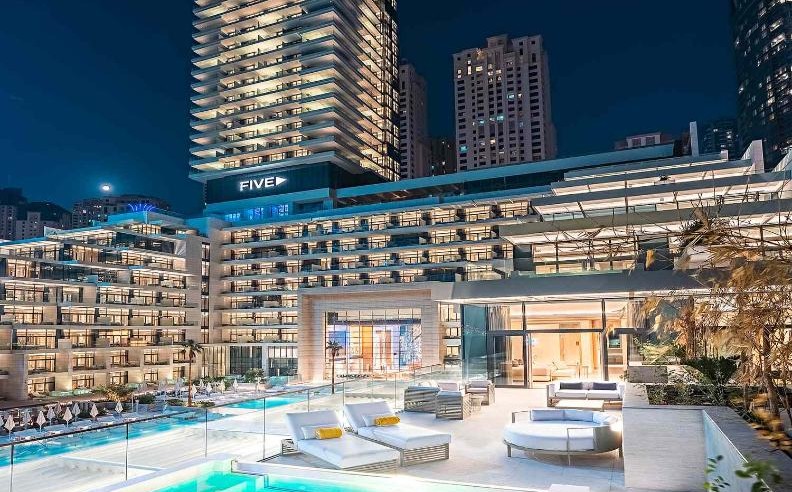 ليلة رأس السنة في فايڤ لوكس جميرا بيتش ريزيدنس