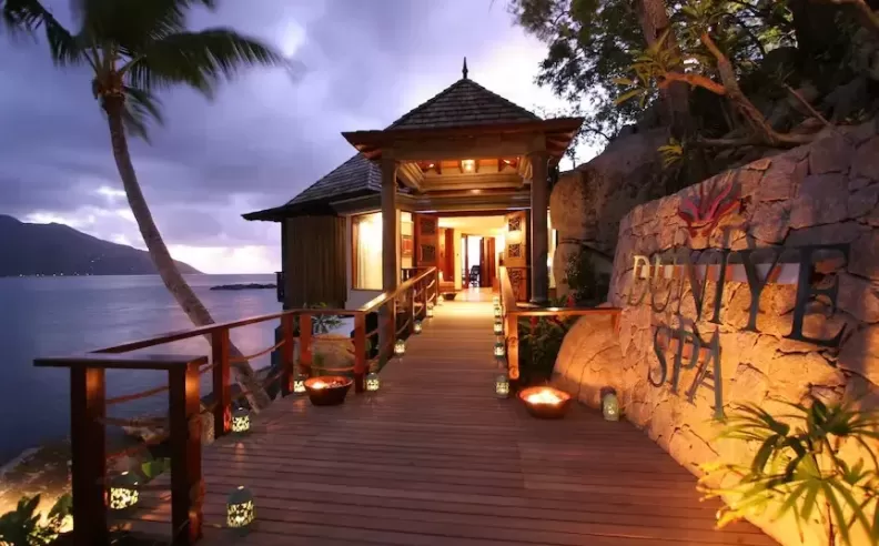 أجواء رومانسية راقية في Hilton Seychelles Northolme