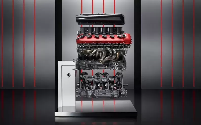 دليلك لافخم هدايا Ferrari لأسلوب حياة راق يجمع الفخامة والروح الرياضية