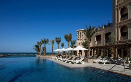 استقبلوا موسم الأعياد واستمتعوا بتجارب الطعام والنكهات الغنية والفاخرة في منتجع وسبا شاطىء شيراتون الشارقة