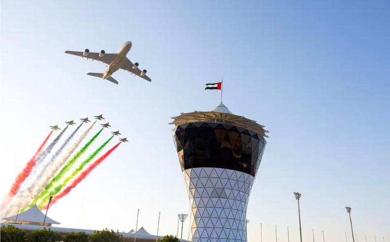 Etihad A380 Delivers Stunning Twilight Flypast