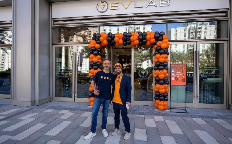 نمو قطاع التنقل الخفيف وشراكة إي في لاب وبيور إلكتريك