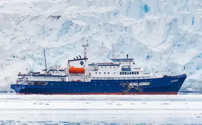 Sailing Into the Arctic