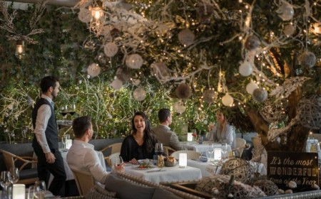 فندق فورسيزونز مركز دبي المالي العالمي يُعلن عن انطلاق موسم الاحتفالات في مطعم مينا براسري