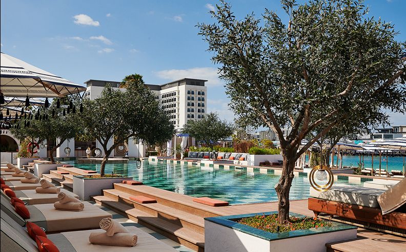 Christmas Eve Dinner at East 14 Dubai Marina