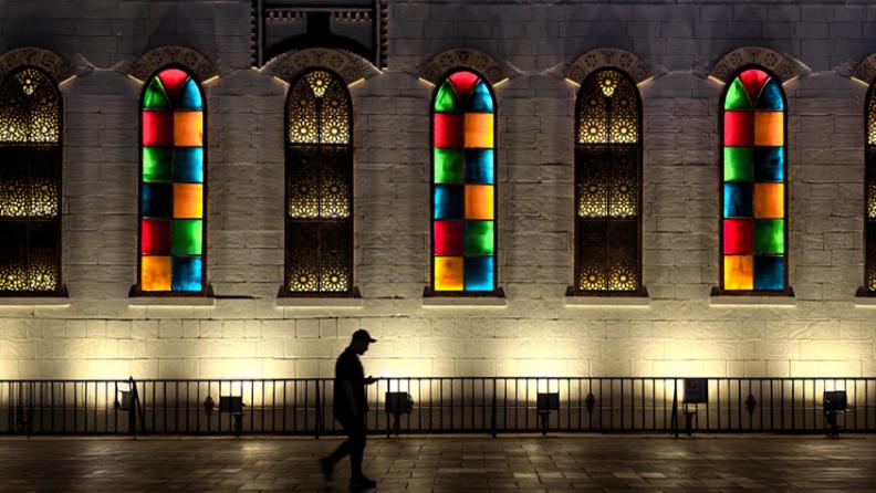 استكشاف سحر ليالي الخليج من خلال عدسات فنية مبدعة