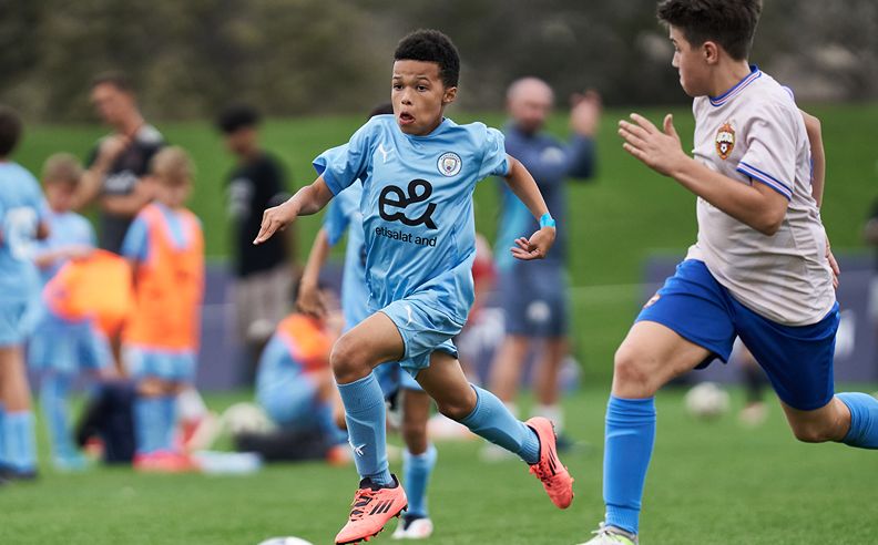 انطلاقة البطولة ومشاركة الفرق العالمية