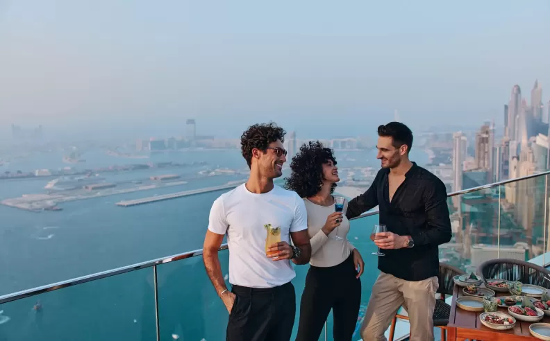 الاستجمام والاطلالات المرتفعة في ZETA Seventy Seven