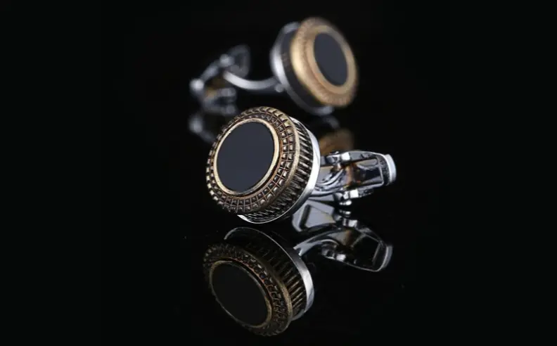 Classic Circular Design with Timeless Appeal