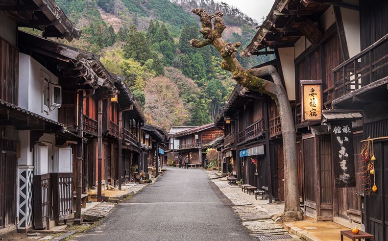 توبيرا أونسن ميوجينكان: ملاذ أونسن فاخر في قلب الطبيعة الجبلية