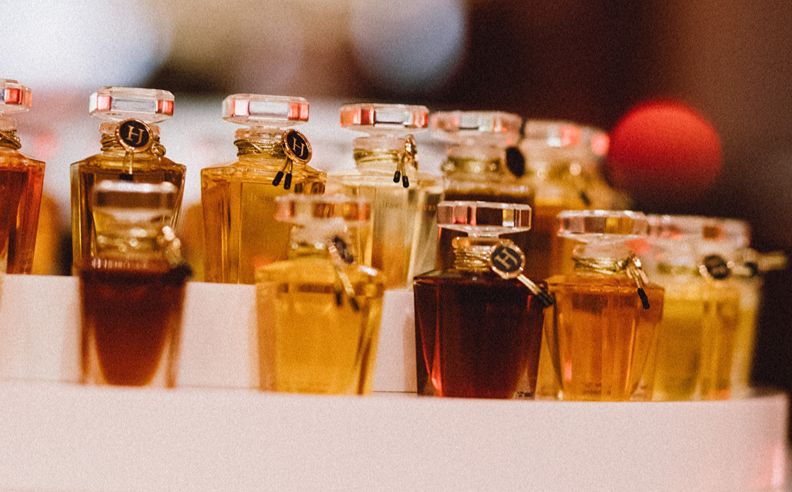 تجربة حسية متكاملة تمتد من الفن إلى العطر