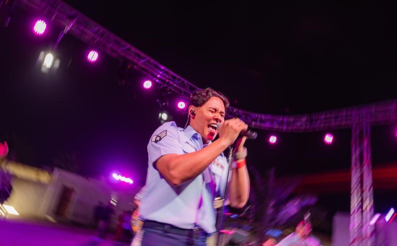 العروض الحيّة وعروض الأفلام