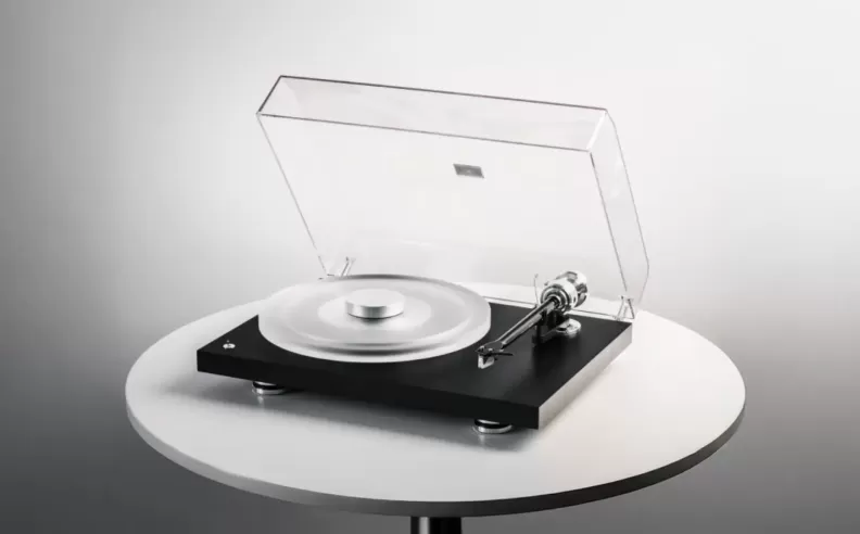Pro-Ject Debut Reference 10 Turntable