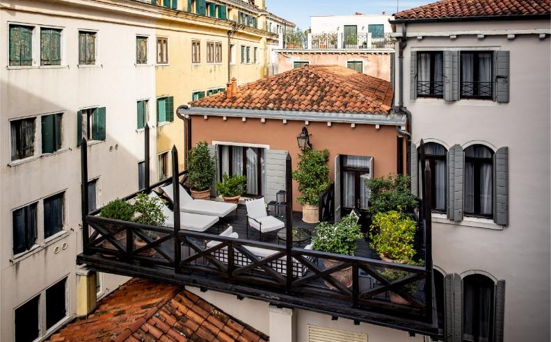 فندق نولينسكي فينيسيا للفخامة والهدوء