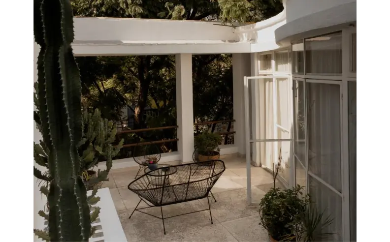 Lifestyle amenities in a cultural neighborhood