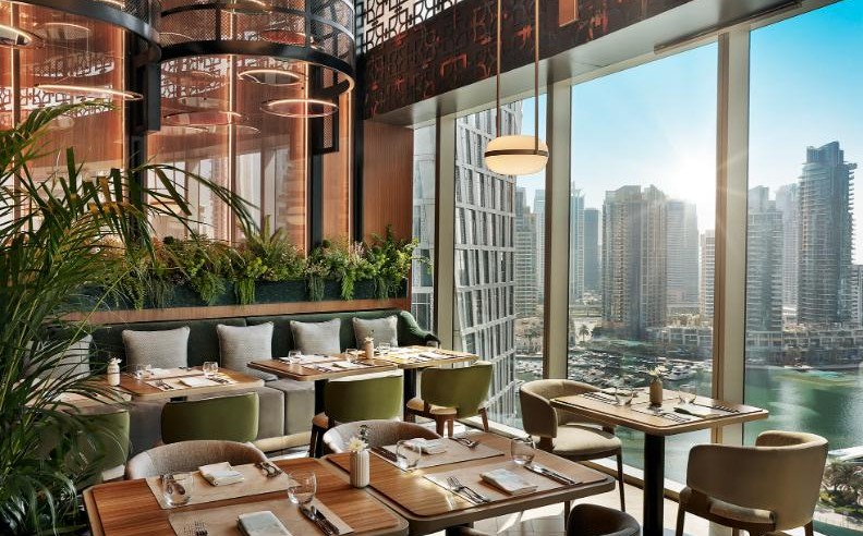 الإفطار في مطعم 