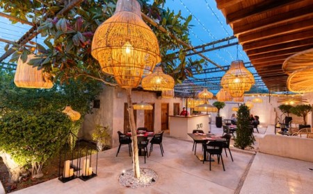 مقهى بورو يعود إلى قرية الجزيرة الحمراء التراثية