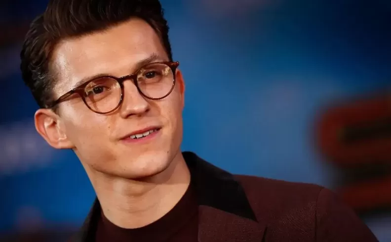 Small Glasses and Timeless Simplicity