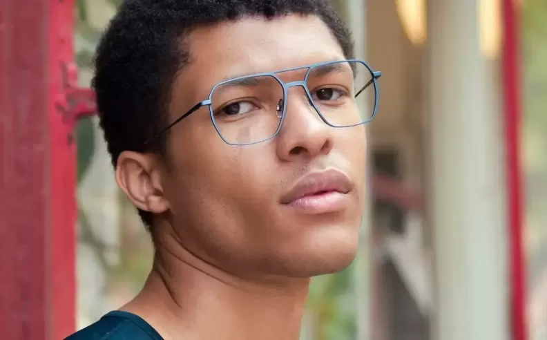 The Presence of Big Glasses in Men's Style