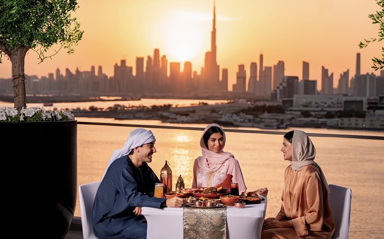 تجارب السحور في ردهة المسبح لوما