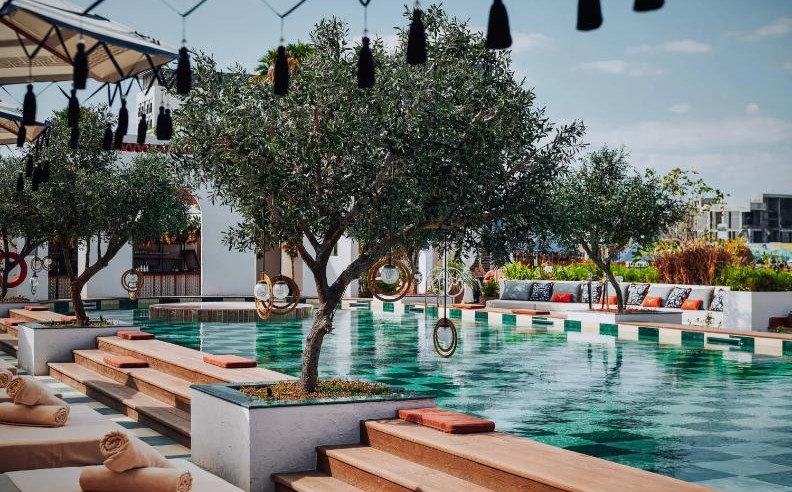 عيد الحب وعيد الأصدقاء في سيرين بيتش GAIA