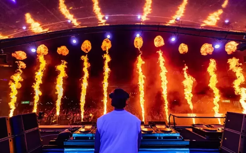 Argy Ignites Dubai Harbour With a Hypnotic NEWORLD Audiovisual Night