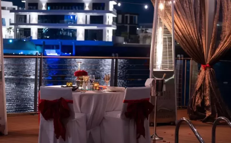 ليلة حب استثنائية في أبوظبي: تجارب عشاء فاخرة تحول الموعد إلى ذكرى لا تنسى