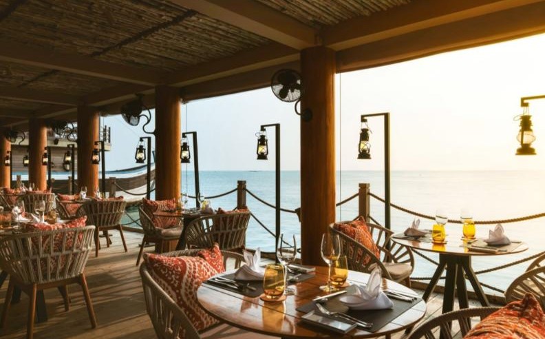 Valentine’s Rosé & Ocean Dinner Experiences Maldives