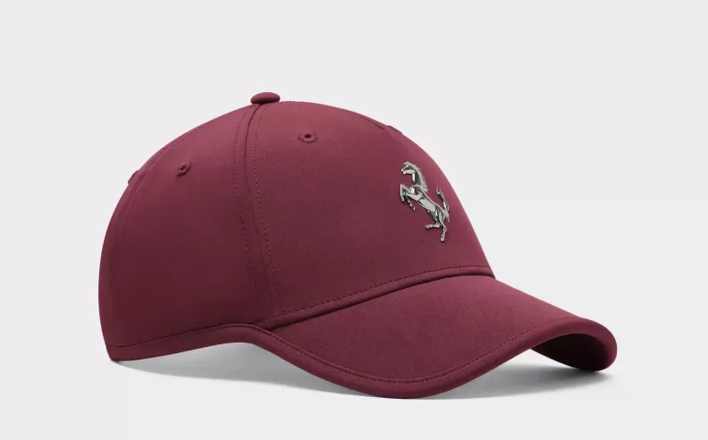 قبعة Baseball cap بلمسة معدنية فاخرة