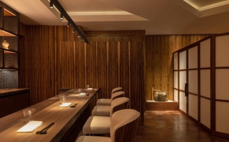 هاكوبا: مطعم يُقدّم تجربة أوماكاسي اليابانية في فندق شيڤال بلان باريس