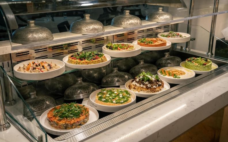 تجارب إفطار وسحور فاخرة في ريكسوس جزيرة السعديات