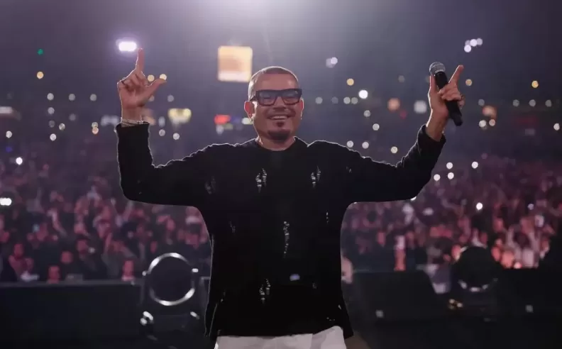 حفلة عمرو دياب في كوكاكولا أرينا دبي: ليلة موسيقية ينتظرها الجمهور