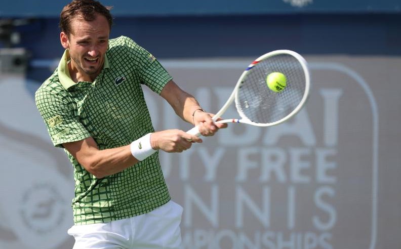 انطلاقة قوية للمصنفين في بطولة سوق دبي الحرة للتنس: ميدفيديف وبوبليك إلى دور الـ 16